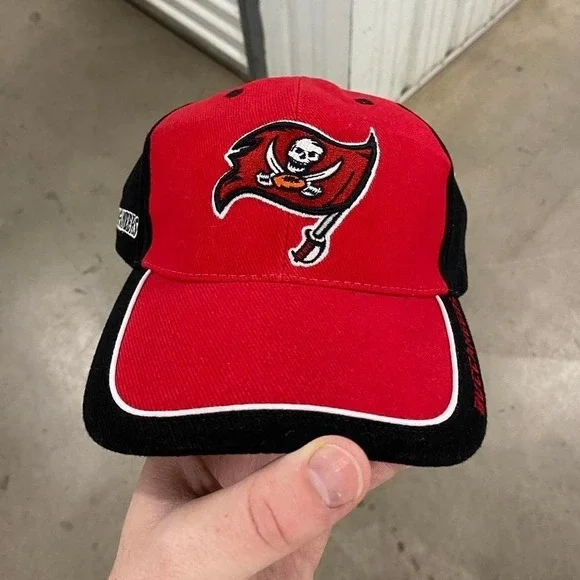 Vintage NFL Tampa Bay Buccaneers Strapback Hat - Picture 2 of 8